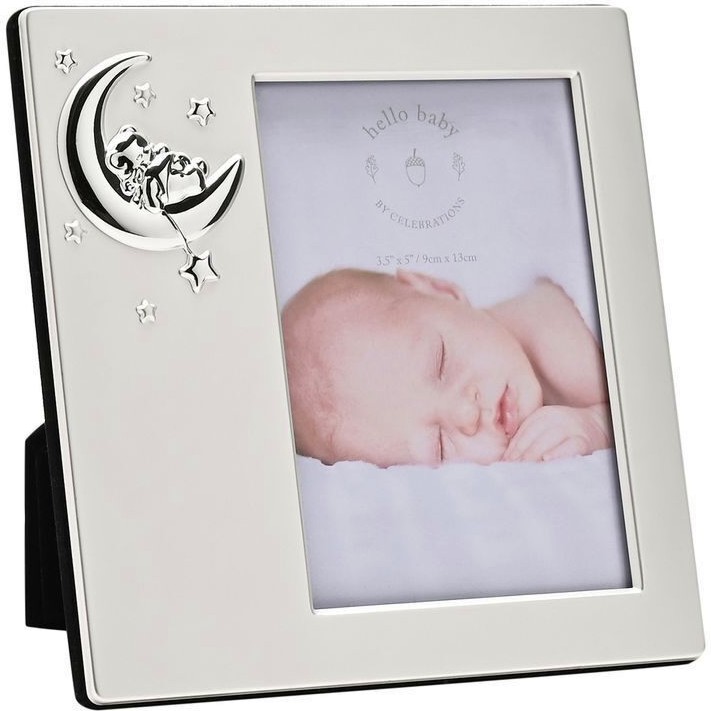 Посребрена рамка за снимка Widdop Bingham Hello Baby Посребрена рамка за снимка Widdop Bingham Hello Baby - 9 x 13 cm, от колекцията Celebrations - продукт