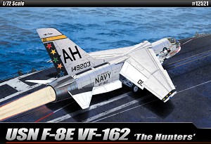 Военен самолет - USN F-8E VF-162 The Hunters - Сглобяем авиомодел — Academy 12521