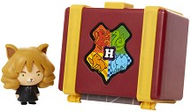 Фигурка с куфарче Хърмаяни Jakks Pacific inc - С изненада от серията Хари Потър — 40261