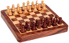 Магнитен дървен шах - С размери 18 x 18 cm