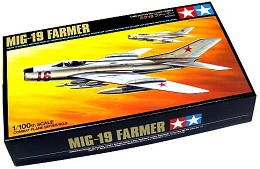 Изтребител - MiG-19 Farmer - Сглобяем авиомодел — Tamiya 61609
